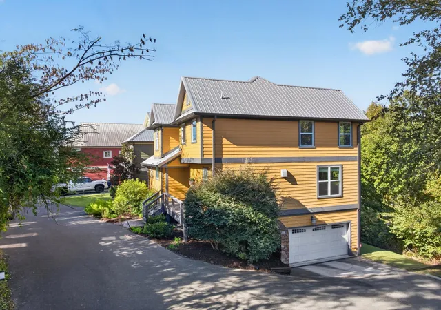 Photo 1 of Single family home for sale at 837 Stellar View, Chattanooga, TN 37405 | MLS# 3624196 | Listing updated on 2026-10-22