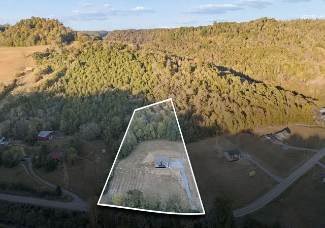 Photo 3 of Single family home for sale at 1016 Wartrace Hwy, Pleasant Shade, TN 37145 | MLS# 3624445 | Listing updated on 2026-10-23