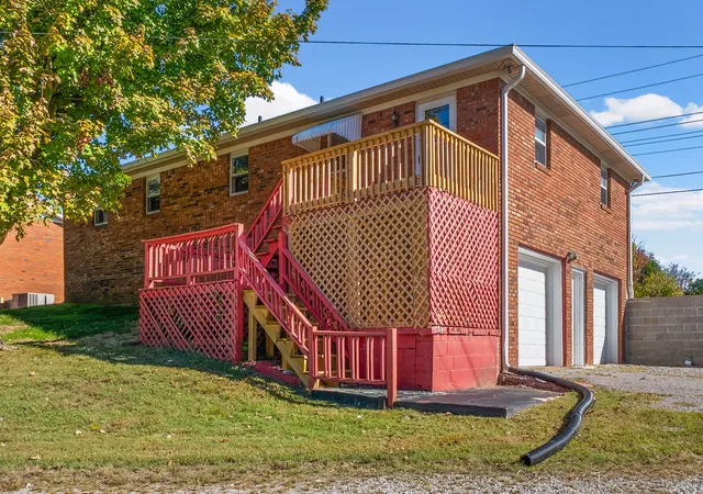 Photo 4 of Single family home for sale at 305 Buttermilk Rd, Hopkinsville, KY 42240 | MLS# 3626155 | Listing updated on 2026-10-23