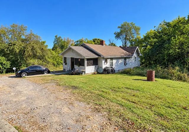 Photo 1 of Multi family home for sale at 705 9th Street, Clarksville, TN 37040 | MLS# 3627381 | Listing updated on 2026-10-27