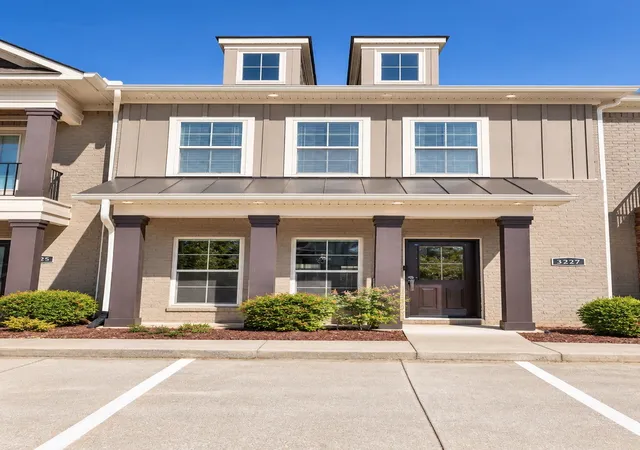 Photo 2 of Townhouse for sale at 3227 Blue Sky Dr, Murfreesboro, TN 37130 | MLS# 3624653 | Listing updated on 2026-10-23