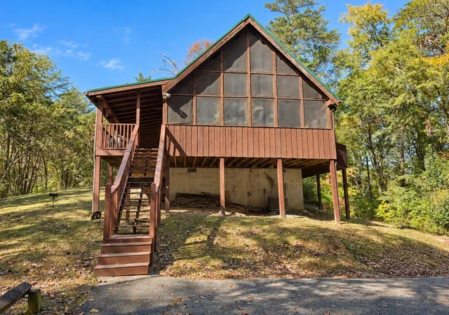 Photo 2 of Single family home for sale at 1502 Ridgecrest Dr, Sevierville, TN 37876 | MLS# 3624511 | Listing updated on 2026-10-23