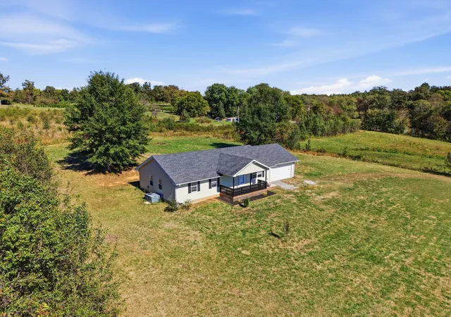 Photo 3 of Single family home for sale at 202 Jenkins Ln, Mc Minnville, TN 37110 | MLS# 3624372 | Listing updated on 2026-10-29