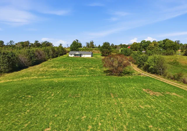 Photo 4 of Single family home for sale at 202 Jenkins Ln, Mc Minnville, TN 37110 | MLS# 3624372 | Listing updated on 2026-10-29