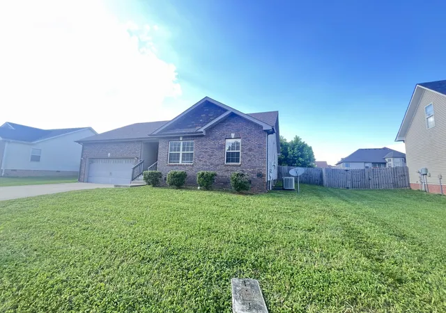 Photo 2 of Single family home for sale at 1529 Apache Way, Clarksville, TN 37042 | MLS# 3624383 | Listing updated on 2026-10-23