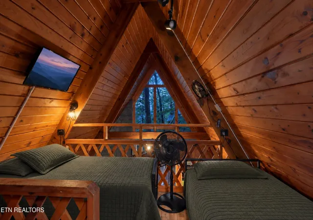 Photo 2 of Single family home for sale at 1161 Ski Mountain Rd, Gatlinburg, TN 37738 | MLS# 3624315 | Listing updated on 2026-10-22