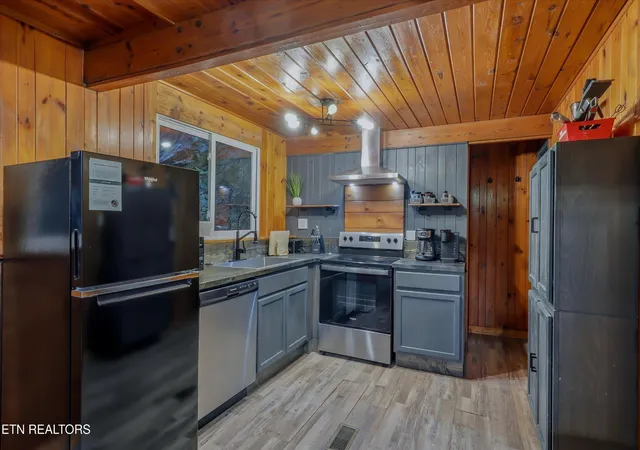 Photo 4 of Single family home for sale at 1161 Ski Mountain Rd, Gatlinburg, TN 37738 | MLS# 3624315 | Listing updated on 2026-10-22