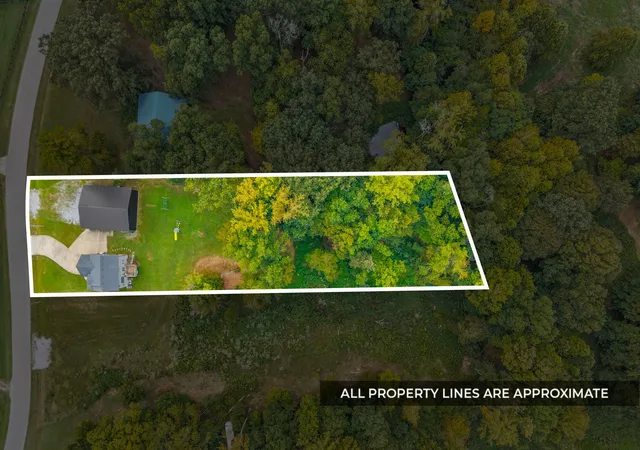 Photo 4 of Single family home for sale at 3057 Nicole Rd, Clarksville, TN 37040 | MLS# 3626453 | Listing updated on 2026-10-29