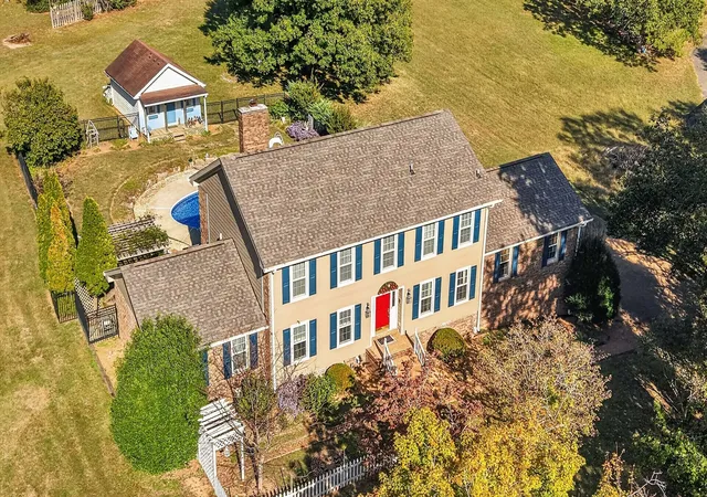 Photo 3 of Single family home for sale at 1062 Sunset Dr, Gallatin, TN 37066 | MLS# 3629923 | Listing updated on 2026-10-30