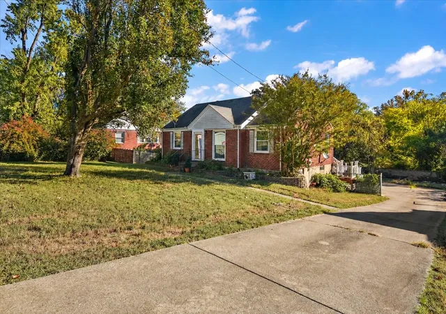 Photo 2 of Single family home for sale at 4906 Inglewood Ct, Nashville, TN 37216 | MLS# 3626359 | Listing updated on 2026-10-26