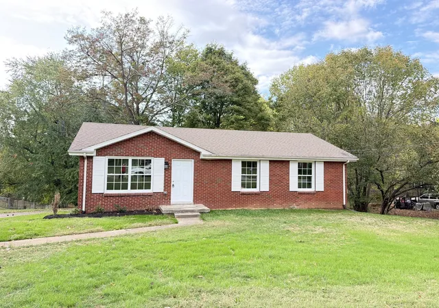 Photo 1 of Single family home for sale at 1816 Apex Dr, Clarksville, TN 37040 | MLS# 3624404 | Listing updated on 2026-10-23