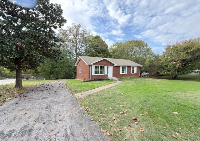 Photo 2 of Single family home for sale at 1816 Apex Dr, Clarksville, TN 37040 | MLS# 3624404 | Listing updated on 2026-10-23
