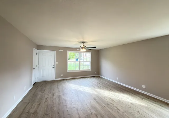 Photo 3 of Single family home for sale at 1816 Apex Dr, Clarksville, TN 37040 | MLS# 3624404 | Listing updated on 2026-10-23