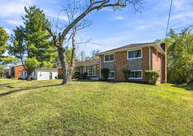 Photo 2 of Single family home for sale at 747 Rowan Dr, Nashville, TN 37207 | MLS# 3624425 | Listing updated on 2026-10-28