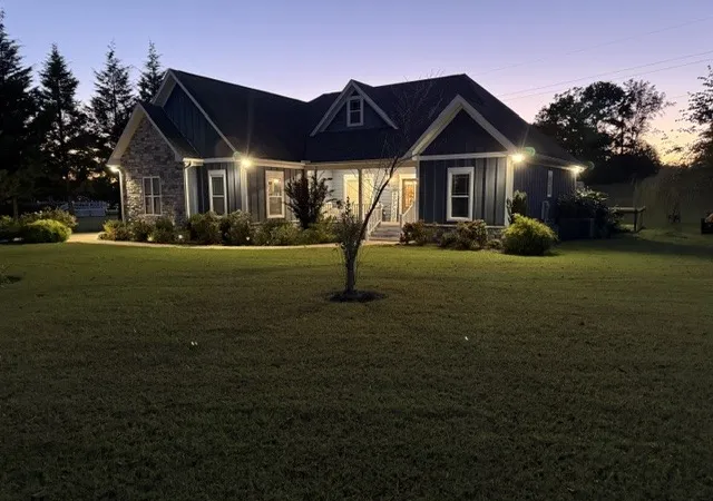 Photo 1 of Single family home for sale at 203 Oak Crst Dr, Sparta, TN 38583 | MLS# 3624448 | Listing updated on 2026-10-28