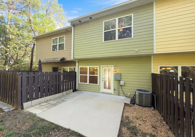 Photo 4 of Townhouse for sale at 2043 Pinecrest Dr, Nashville, TN 37211 | MLS# 3624461 | Listing updated on 2026-10-23