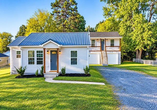 Photo 1 of Multi family home for sale at 305 Sunset Dr Nw, Cleveland, TN 37312 | MLS# 3624465 | Listing updated on 2026-10-23