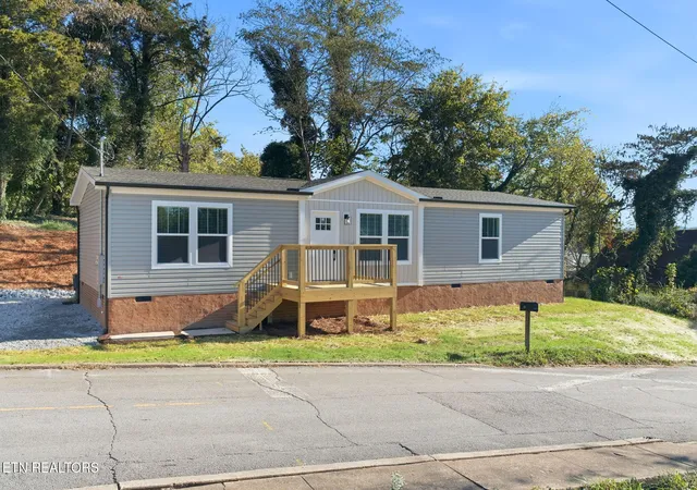 Photo 1 of Manufactured home for sale at 335 W Broad St, Clinton, TN 37716 | MLS# 3624471 | Listing updated on 2026-10-28