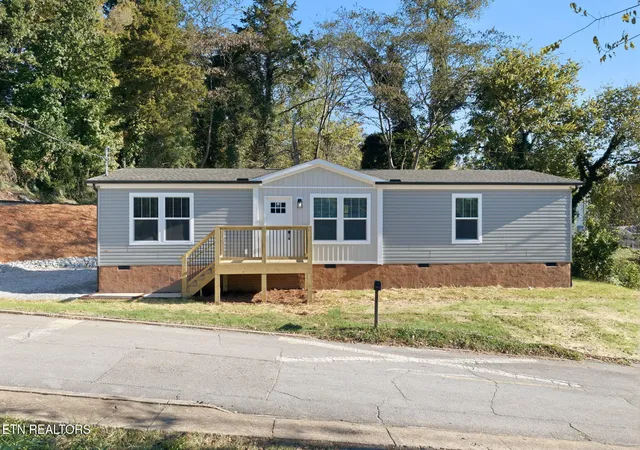 Photo 1 of Manufactured home for sale at 335 W Broad St, Clinton, TN 37716 | MLS# 3624471 | Listing updated on 2026-10-28