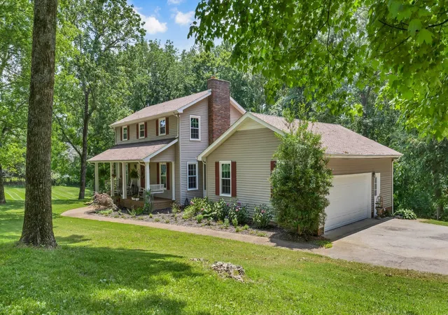 Photo 2 of Single family home for sale at 1330 Barkley Hills Cir, Clarksville, TN 37040 | MLS# 3624519 | Listing updated on 2026-10-23