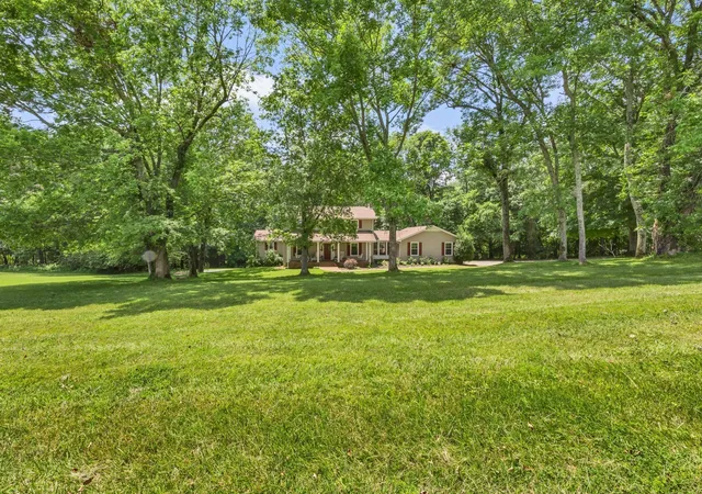 Photo 3 of Single family home for sale at 1330 Barkley Hills Cir, Clarksville, TN 37040 | MLS# 3624519 | Listing updated on 2026-10-23