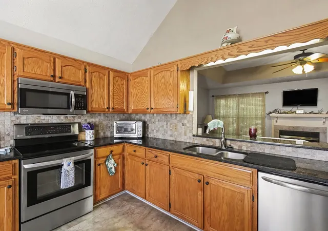 Photo 3 of Single family home for sale at 1036 W Stone Crk Trl, Greenbrier, TN 37073 | MLS# 3624568 | Listing updated on 2026-10-25