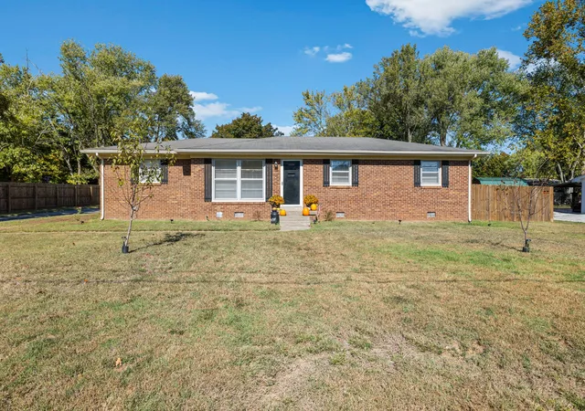 Single family home for sale at 1449 Old Lake Rd, Lewisburg, TN 37091 | MLS# 3627857