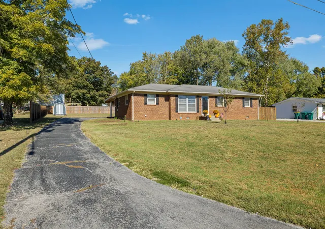 Photo 2 of Single family home for sale at 1449 Old Lake Rd, Lewisburg, TN 37091 | MLS# 3627857 | Listing updated on 2026-10-28