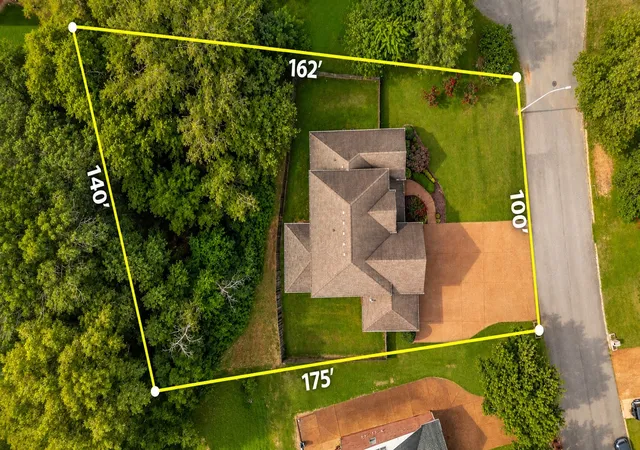 Photo 2 of Single family home for sale at 816 Lynn Dr, Goodlettsville, TN 37072 | MLS# 3624622 | Listing updated on 2026-10-23