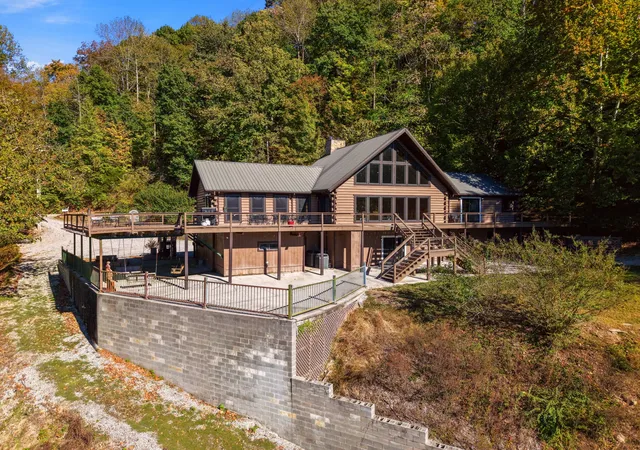 Photo 4 of Single family home for sale at 524 Sunny Point Rd, Baxter, TN 38544 | MLS# 3628015 | Listing updated on 2026-10-29
