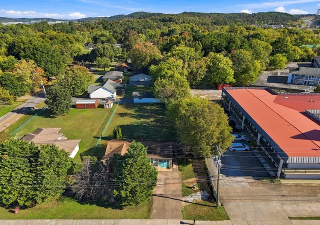 Photo 4 of Single family home for sale at 7417 Bonny Oaks Dr, Chattanooga, TN 37421 | MLS# 3624632 | Listing updated on 2026-10-25