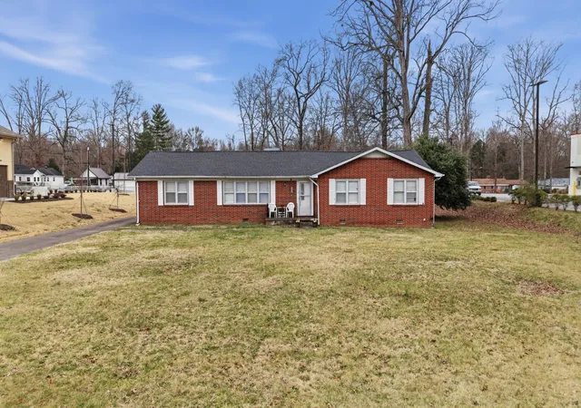Photo 3 of Single family home for sale at 1505 N Jackson St, Tullahoma, TN 37388 | MLS# 3624899 | Listing updated on 2026-10-23