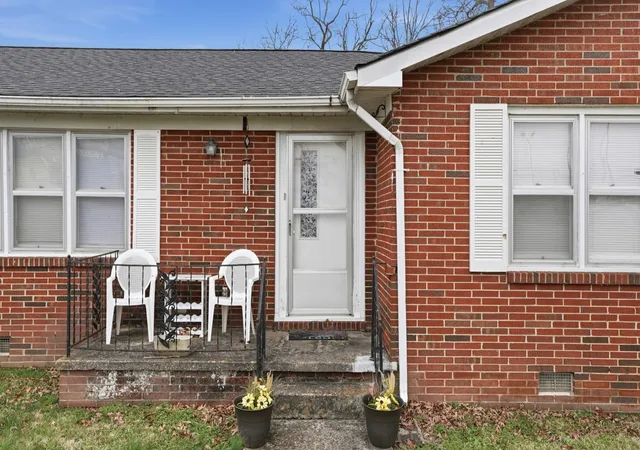 Photo 4 of Single family home for sale at 1505 N Jackson St, Tullahoma, TN 37388 | MLS# 3624899 | Listing updated on 2026-10-23