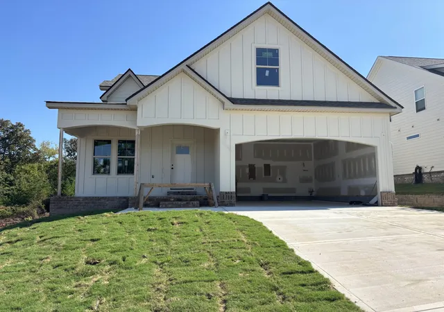 Single family home for sale at 5108 Waterstone Dr, Chattanooga, TN 37416 | MLS# 3624861