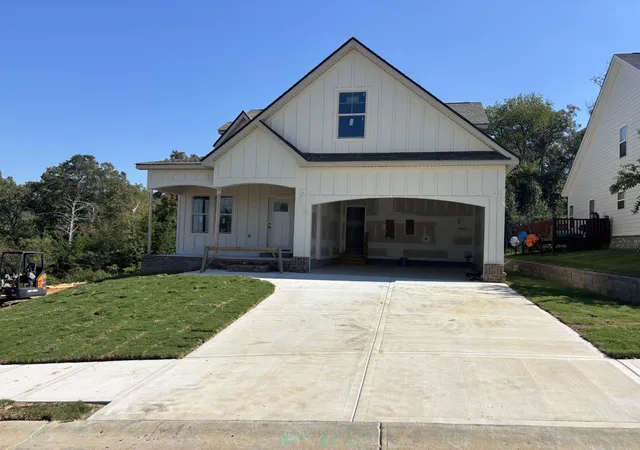 Photo 1 of Single family home for sale at 5108 Waterstone Dr, Chattanooga, TN 37416 | MLS# 3624861 | Listing updated on 2026-10-23