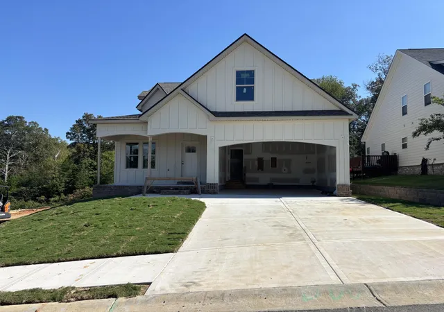 Photo 2 of Single family home for sale at 5108 Waterstone Dr, Chattanooga, TN 37416 | MLS# 3624861 | Listing updated on 2026-10-23