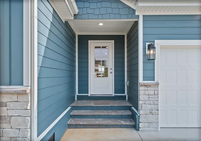 Photo 2 of Single family home for sale at 943 Bankside Dr, Clarksville, TN 37043 | MLS# 3626418 | Listing updated on 2026-10-26