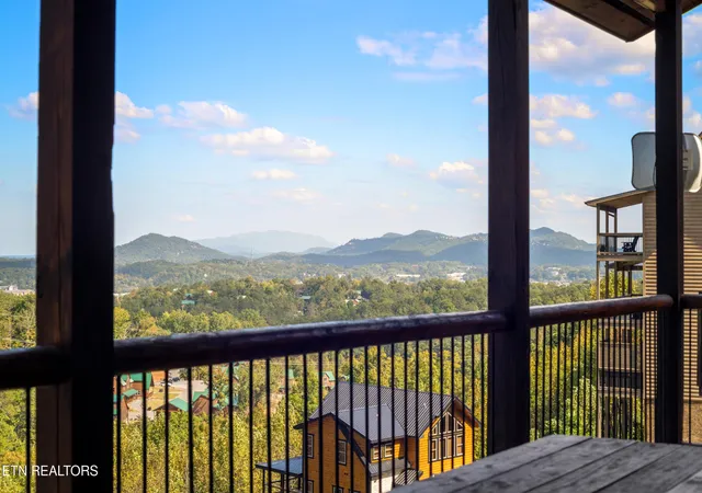 Photo 3 of Single family home for sale at 3307 Pine Peak Way, Sevierville, TN 37862 | MLS# 3626046 | Listing updated on 2026-10-23