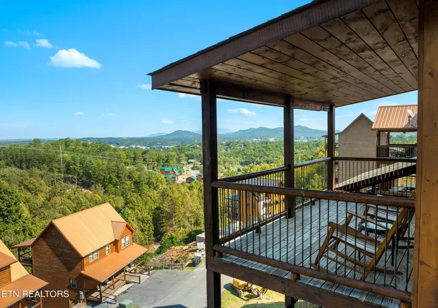 Photo 4 of Single family home for sale at 3307 Pine Peak Way, Sevierville, TN 37862 | MLS# 3626046 | Listing updated on 2026-10-23