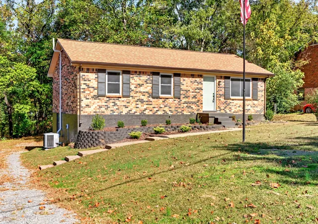 Single family home for sale at 717 Ranch Hl Dr, Clarksville, TN 37042 | MLS# 3627634