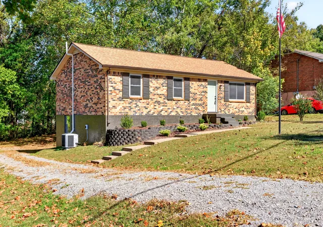 Photo 1 of Single family home for sale at 717 Ranch Hl Dr, Clarksville, TN 37042 | MLS# 3627634 | Listing updated on 2026-10-27