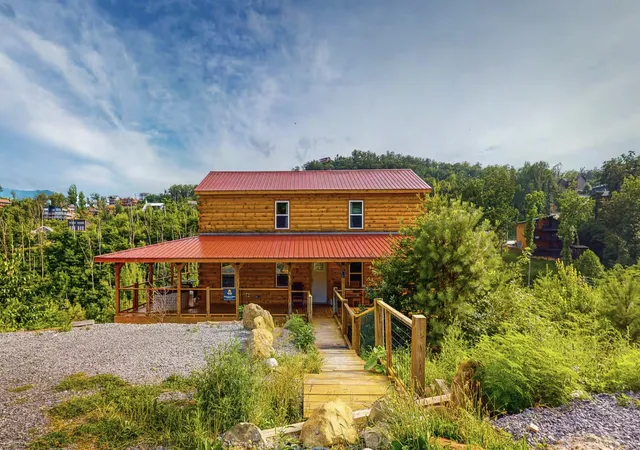 Photo 1 of Single family home for sale at 567 Edgewood Dr, Gatlinburg, TN 37738 | MLS# 3626396 | Listing updated on 2026-10-31