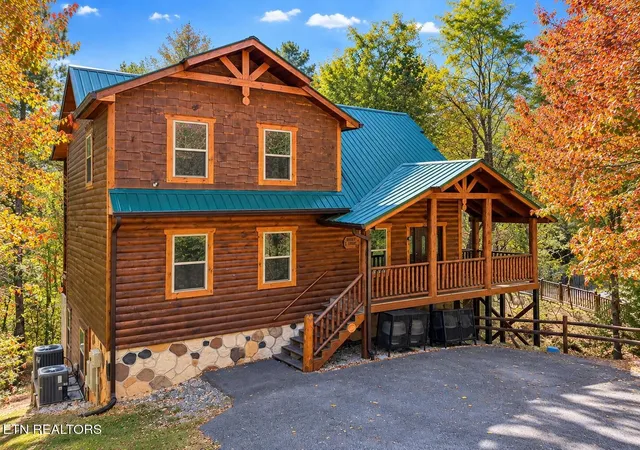 Photo 1 of Single family home for sale at 2021 Settlers Ridge Way, Gatlinburg, TN 37738 | MLS# 3626099 | Listing updated on 2026-10-23