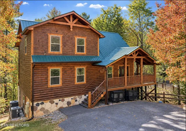 Photo 1 of Single family home for sale at 2021 Settlers Ridge Way, Gatlinburg, TN 37738 | MLS# 3626099 | Listing updated on 2026-10-29