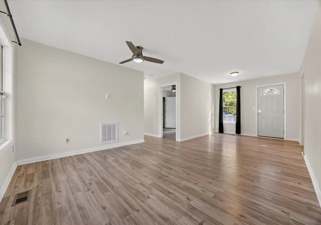 Photo 3 of Single family home for sale at 411 Buckeye Ln, Clarksville, TN 37042 | MLS# 3627486 | Listing updated on 2026-10-29