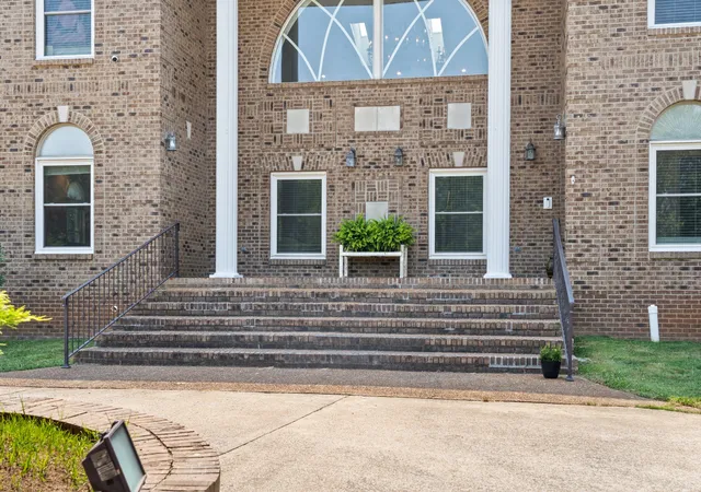 Photo 2 of Single family home for sale at 306 Abby Ln, Clarksville, TN 37043 | MLS# 3627532 | Listing updated on 2026-10-31