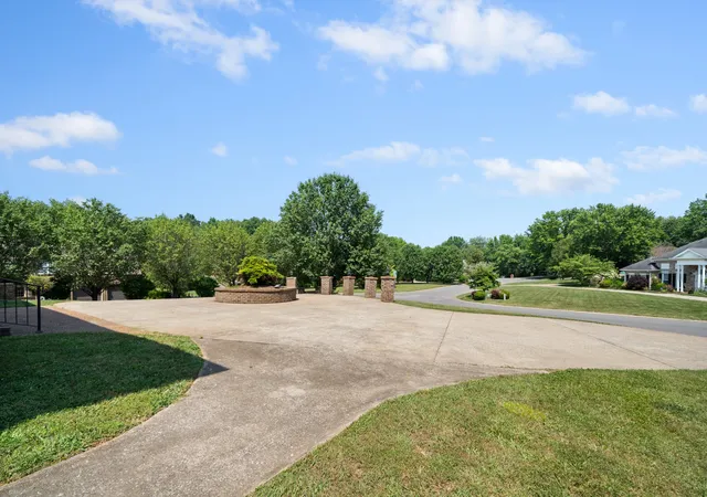 Photo 4 of Single family home for sale at 306 Abby Ln, Clarksville, TN 37043 | MLS# 3627532 | Listing updated on 2026-10-31