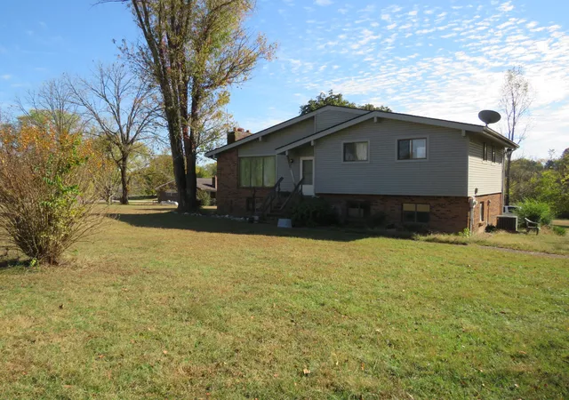 Photo 1 of Single family home for sale at 1008 Lick Crk Rd, Castalian Springs, TN 37031 | MLS# 3627767 | Listing updated on 2026-10-28