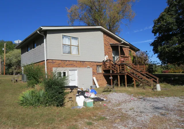 Photo 3 of Single family home for sale at 1008 Lick Crk Rd, Castalian Springs, TN 37031 | MLS# 3627767 | Listing updated on 2026-10-28
