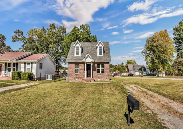 Photo 1 of Single family home for sale at 727 Inver Ln, Clarksville, TN 37042 | MLS# 3626226 | Listing updated on 2026-10-23